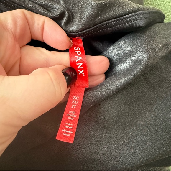 SPANX Shiny Black Leggings - Picture 5 of 9